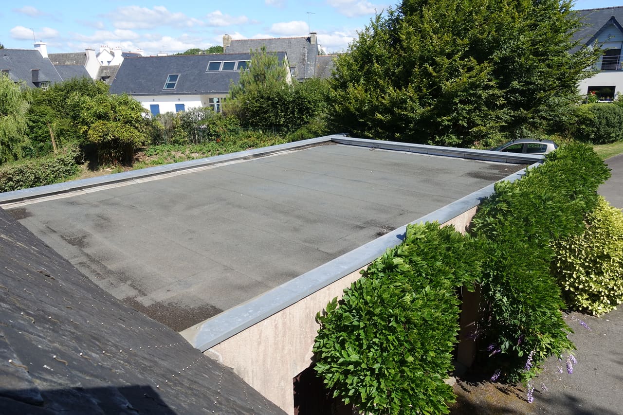 Torch-on felt flat roof being finished in Berkshire